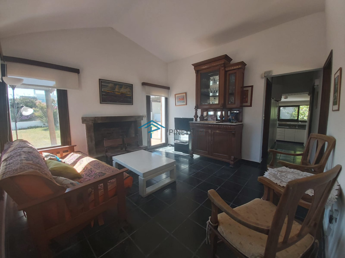 Venta casa en Manantiales, 3 dormitorios mas servicio