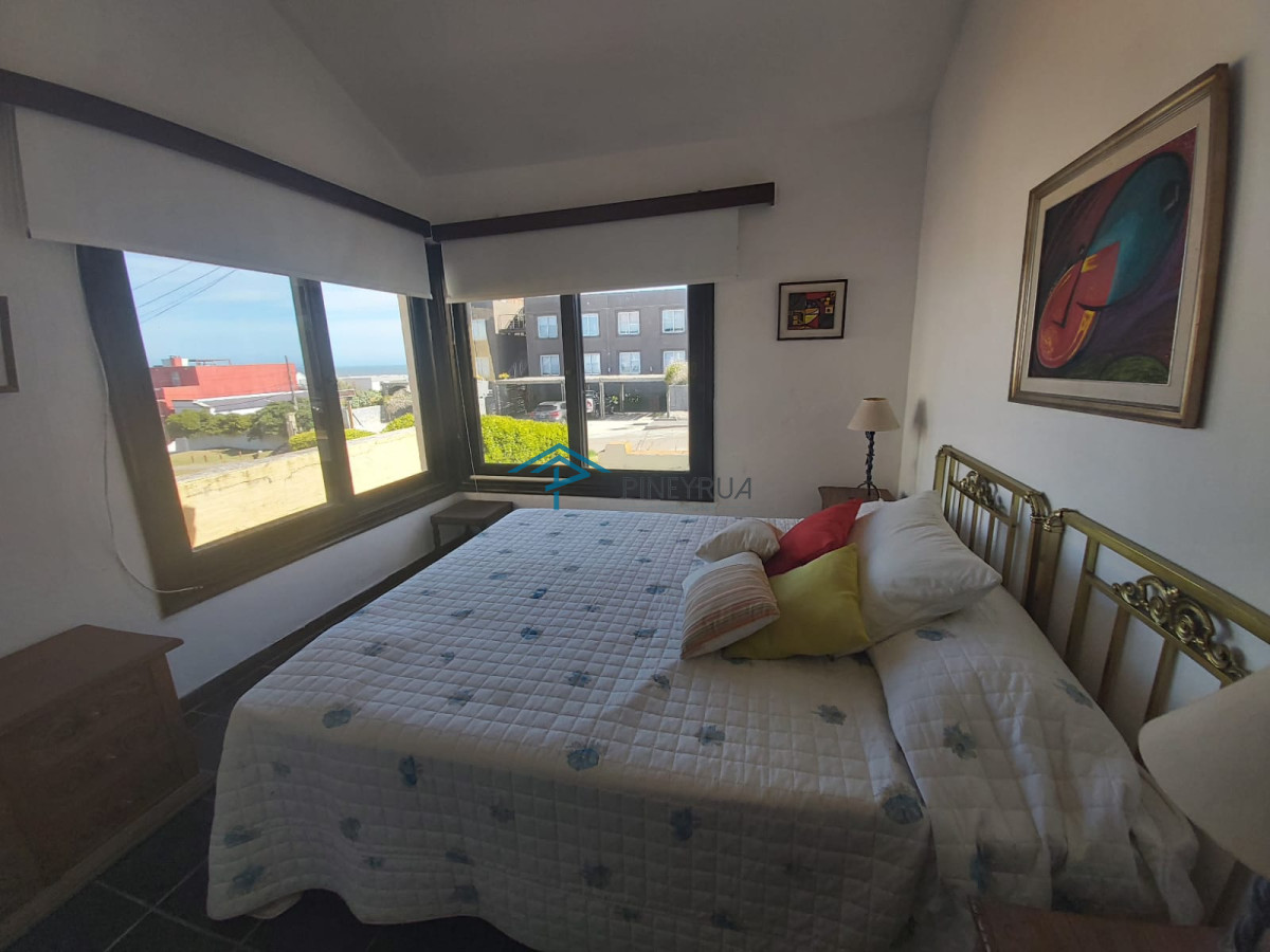 Venta casa en Manantiales, 3 dormitorios mas servicio