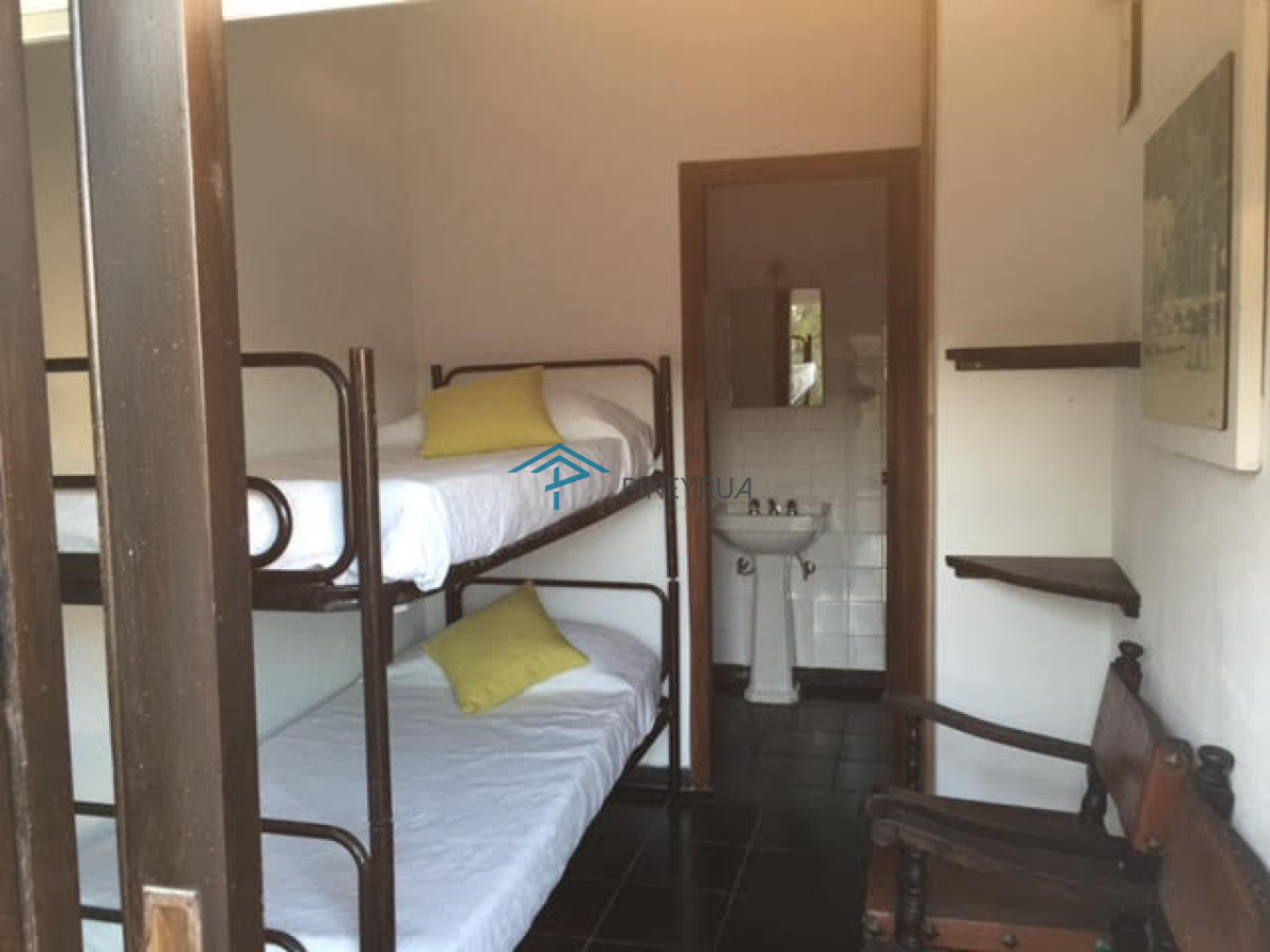 Venta casa en Manantiales, 3 dormitorios mas servicio