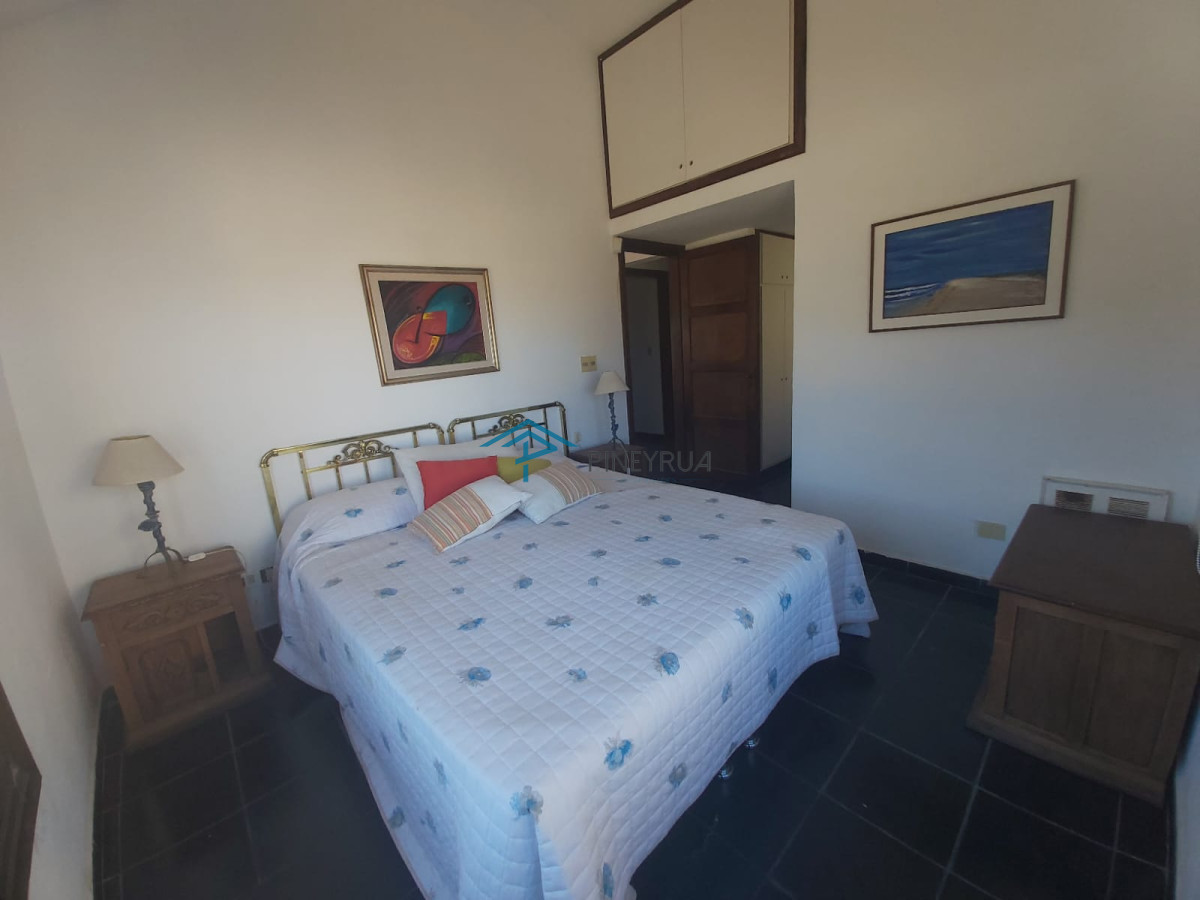 Venta casa en Manantiales, 3 dormitorios mas servicio