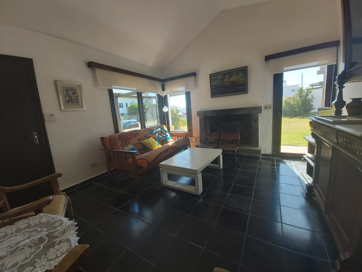 Venta casa en Manantiales, 3 dormitorios mas servicio