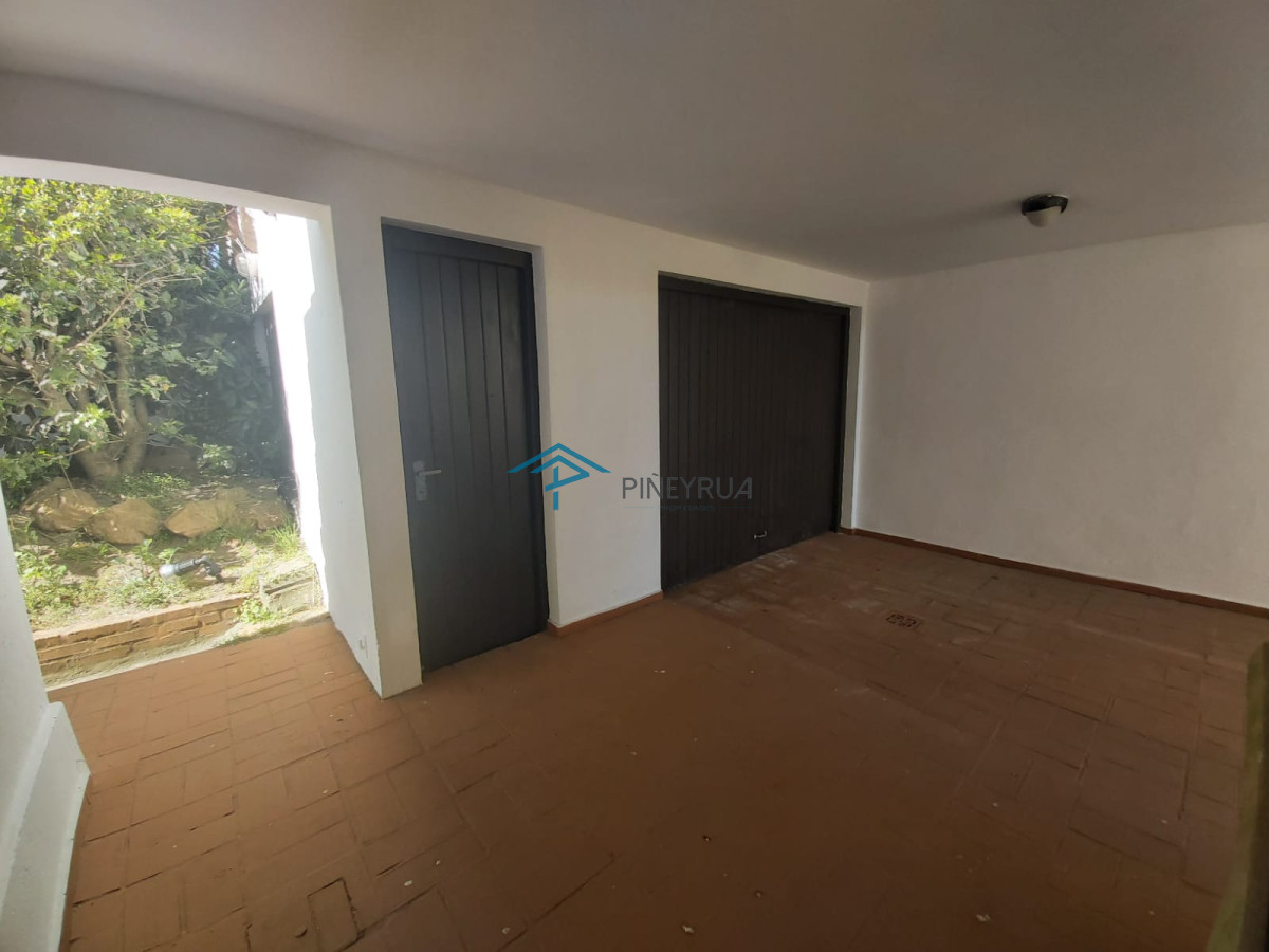 Venta casa en Manantiales, 3 dormitorios mas servicio