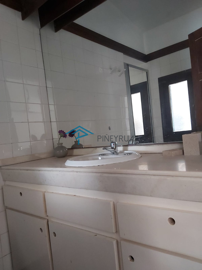 Venta casa en Manantiales, 3 dormitorios mas servicio