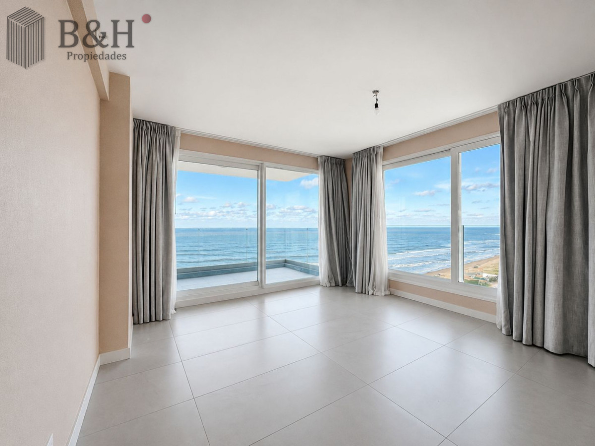 Apartamento ID.7224 - Apartamento en venta de 4 dormitorios  en suite en Le Parc III, Playa Brava Punta del Este.