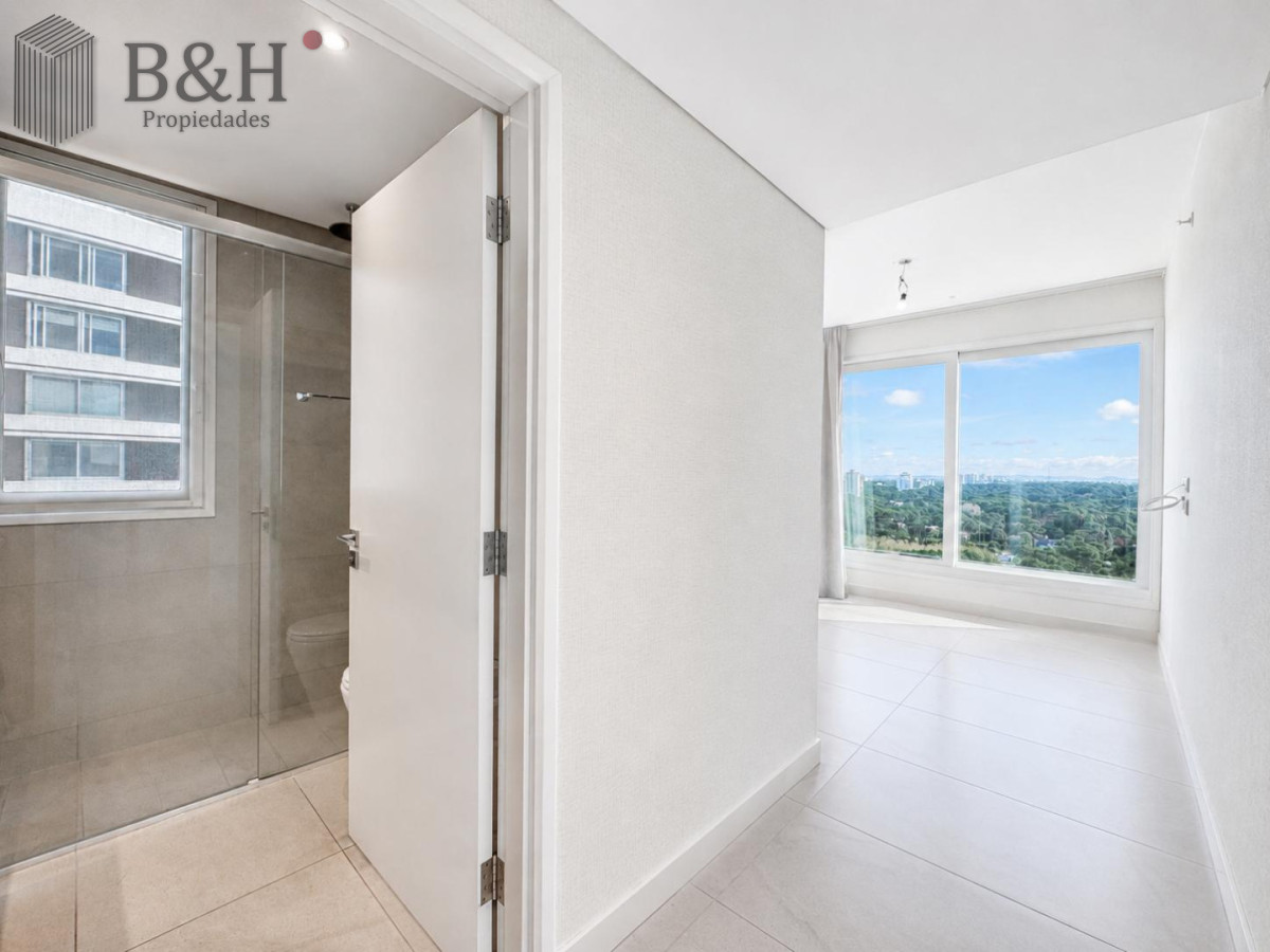Apartamento ID.7224 - Apartamento en venta de 4 dormitorios  en suite en Le Parc III, Playa Brava Punta del Este.
