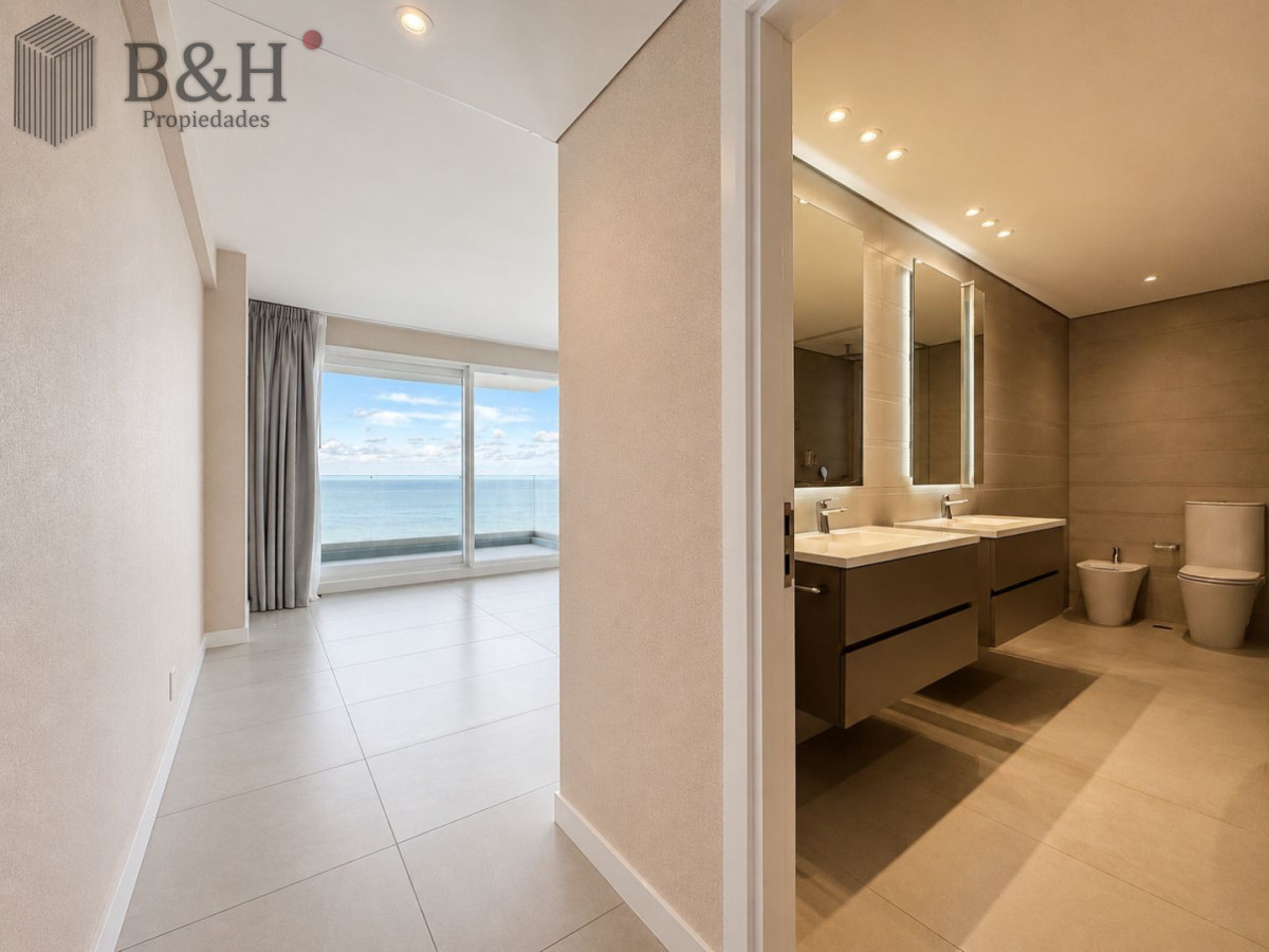 Apartamento ID.7224 - Apartamento en venta de 4 dormitorios  en suite en Le Parc III, Playa Brava Punta del Este.