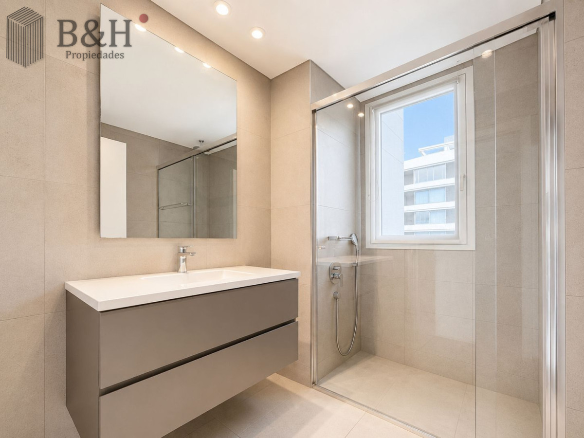 Apartamento ID.7224 - Apartamento en venta de 4 dormitorios  en suite en Le Parc III, Playa Brava Punta del Este.