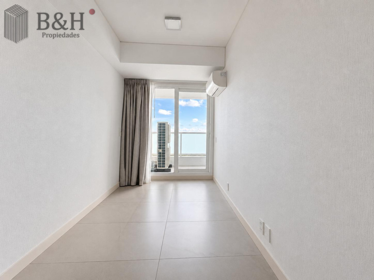 Apartamento ID.7224 - Apartamento en venta de 4 dormitorios  en suite en Le Parc III, Playa Brava Punta del Este.