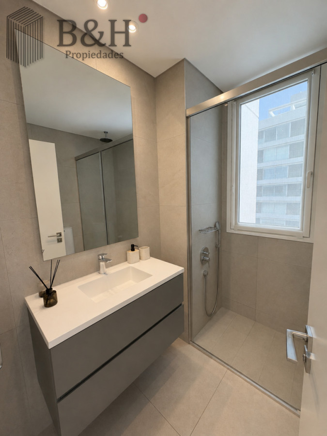 Apartamento ID.7224 - Apartamento en venta de 4 dormitorios  en suite en Le Parc III, Playa Brava Punta del Este.