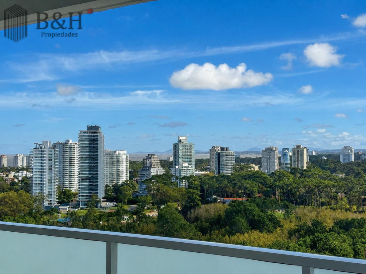 Apartamento ID.7224 - Apartamento en venta de 4 dormitorios  en suite en Le Parc III, Playa Brava Punta del Este.