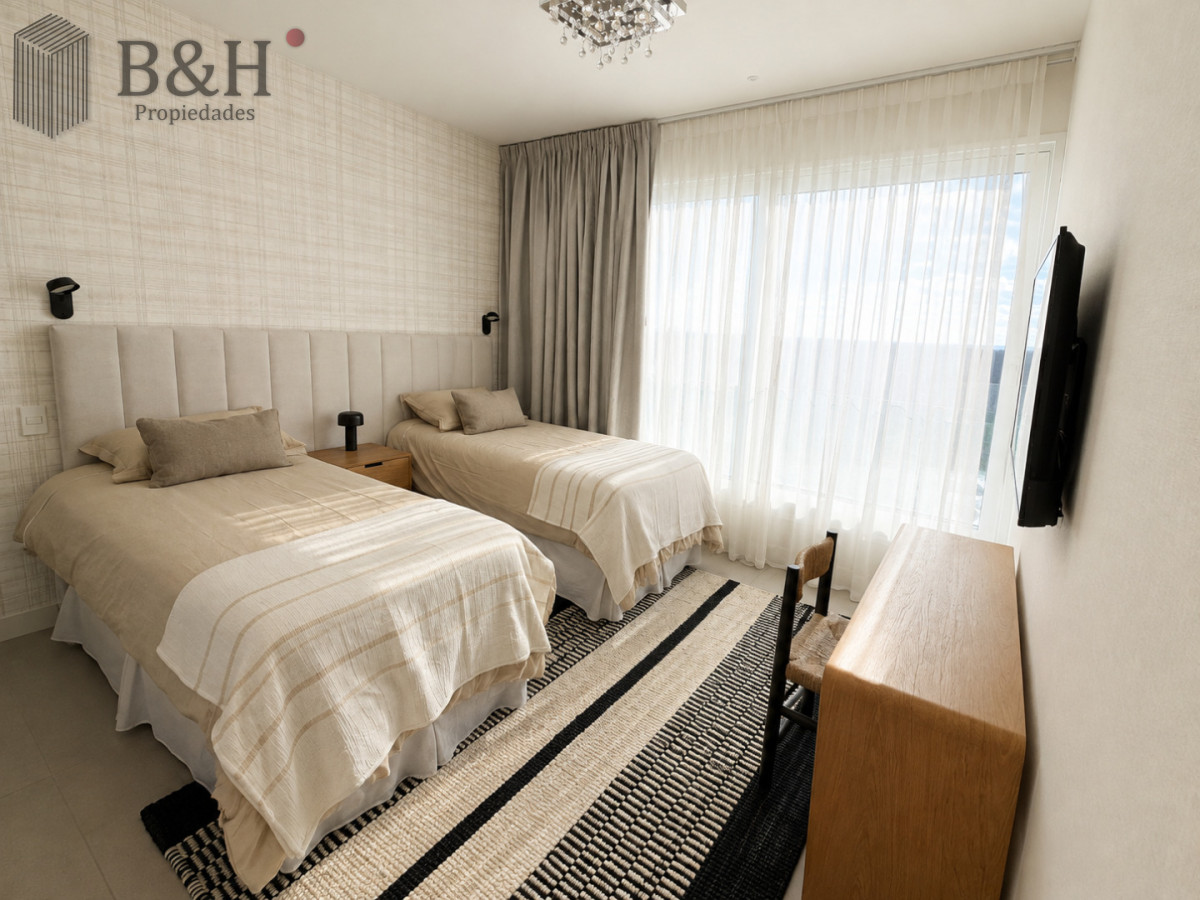 Apartamento ID.7224 - Apartamento en venta de 4 dormitorios  en suite en Le Parc III, Playa Brava Punta del Este.