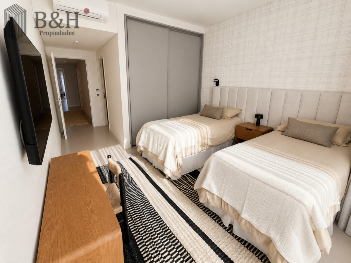 Apartamento ID.7224 - Apartamento en venta de 4 dormitorios  en suite en Le Parc III, Playa Brava Punta del Este.