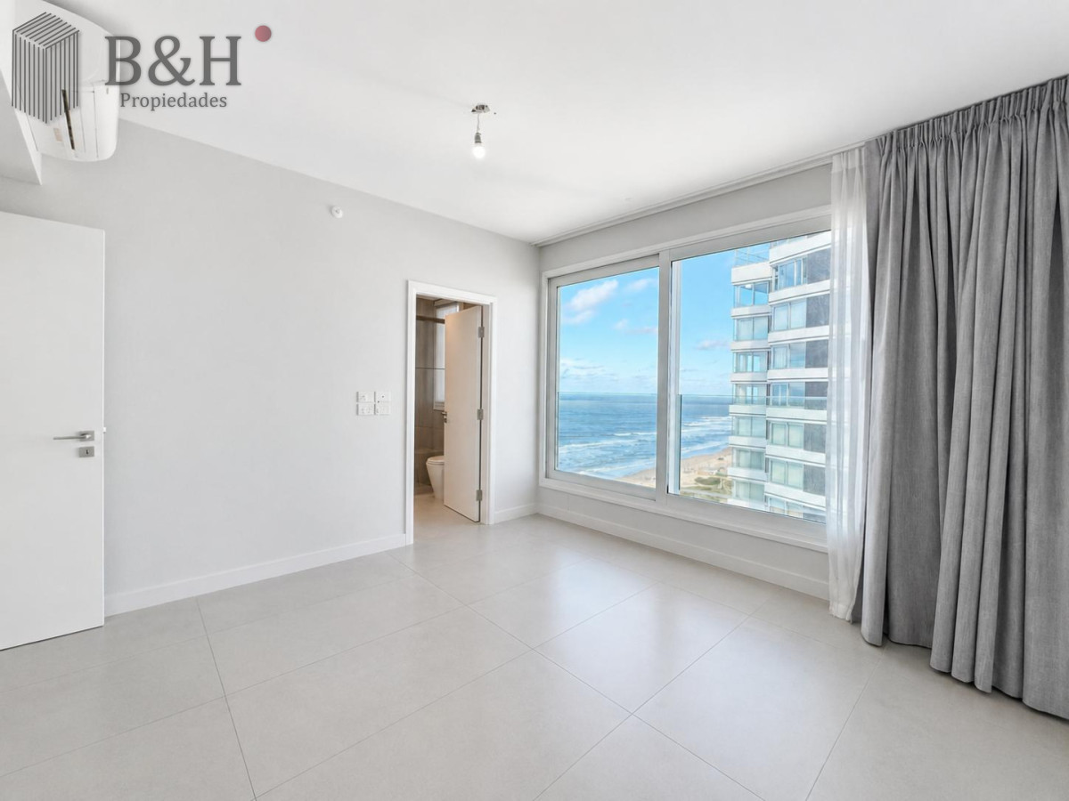 Apartamento ID.7224 - Apartamento en venta de 4 dormitorios  en suite en Le Parc III, Playa Brava Punta del Este.