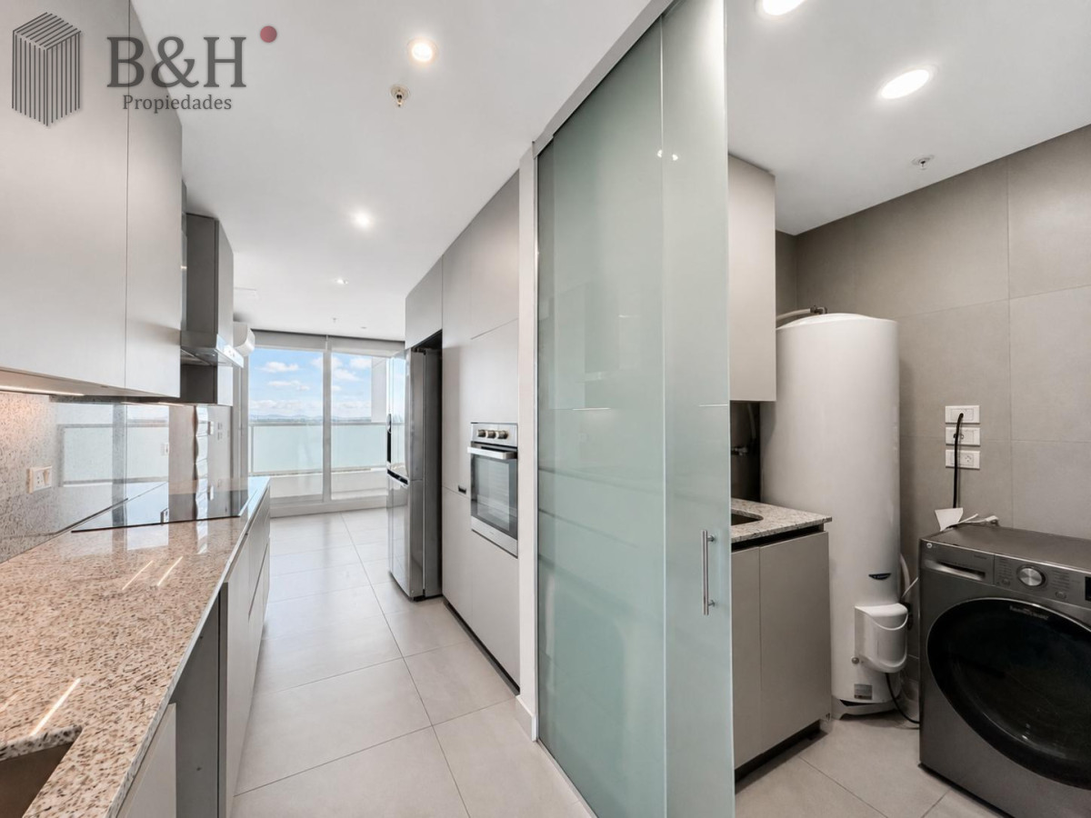 Apartamento ID.7224 - Apartamento en venta de 4 dormitorios  en suite en Le Parc III, Playa Brava Punta del Este.