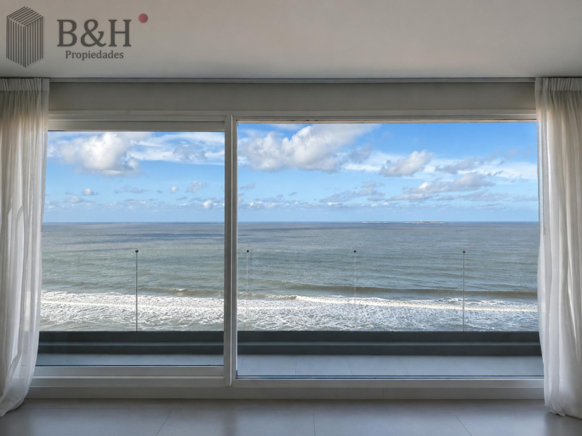 Apartamento ID.7224 - Apartamento en venta de 4 dormitorios  en suite en Le Parc III, Playa Brava Punta del Este.