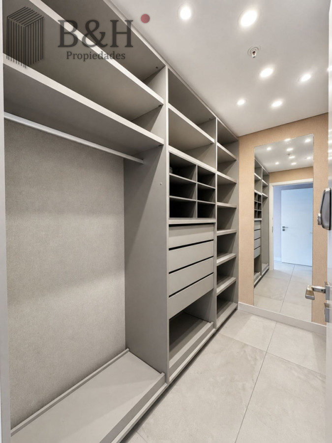 Apartamento ID.7224 - Apartamento en venta de 4 dormitorios  en suite en Le Parc III, Playa Brava Punta del Este.