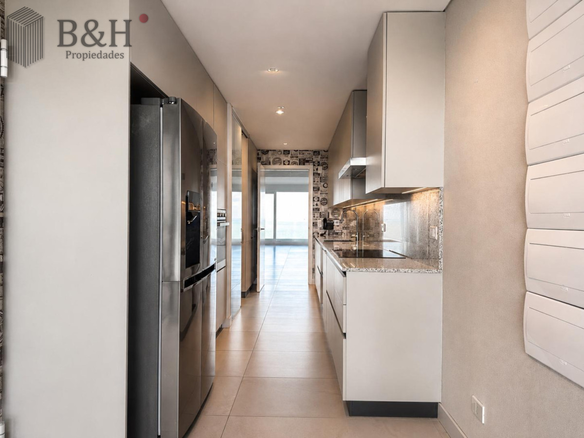 Apartamento ID.7224 - Apartamento en venta de 4 dormitorios  en suite en Le Parc III, Playa Brava Punta del Este.