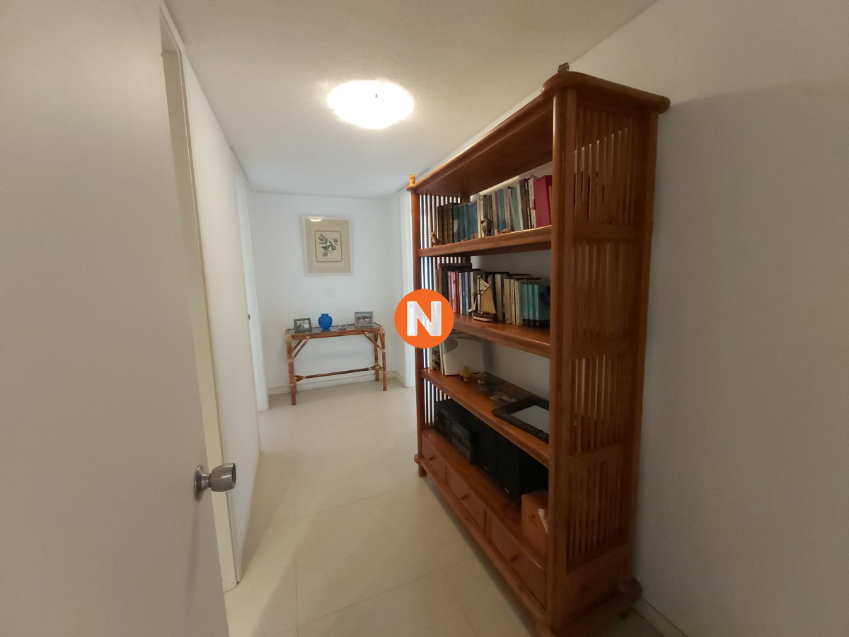 Apartamento Ref.216921 - Venta apartamento en playa brava 3 dormitorios, frente al mar