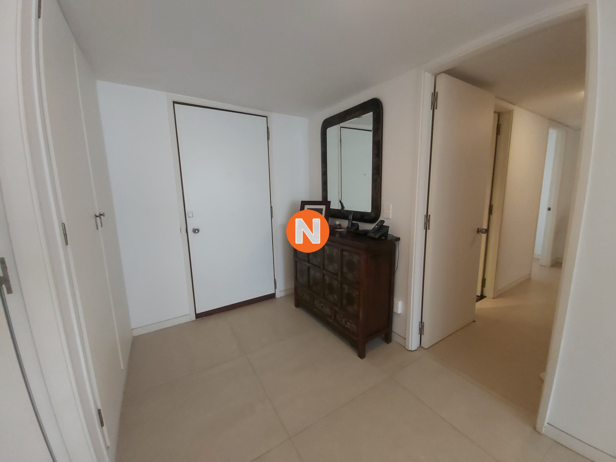 Apartamento Ref.216921 - Venta apartamento en playa brava 3 dormitorios, frente al mar