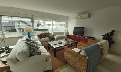 Venta apartamento en playa brava 3 dormitorios, frente al mar