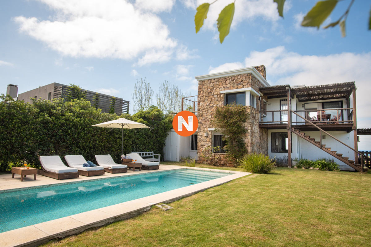 Casa Ref.219923 - Hermosa casa frente al mar en Punta Piedras