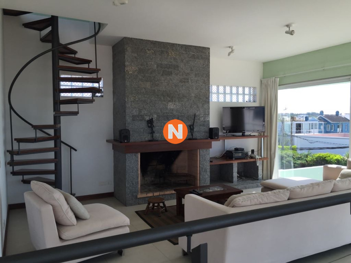 Casa Ref.219421 - Alquiler Casa de 3 dormitorios mas servicio en Manantiales