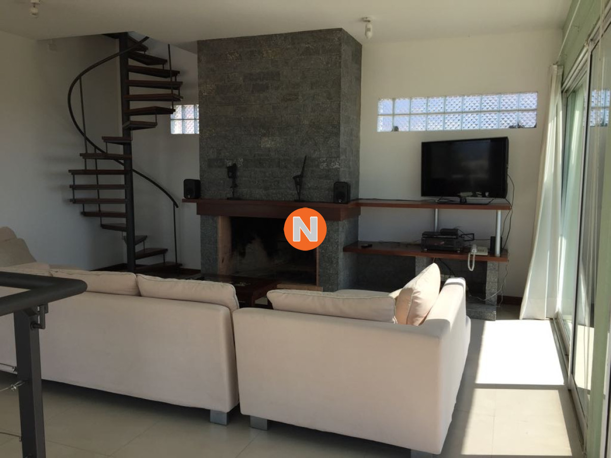 Casa Ref.219421 - Alquiler Casa de 3 dormitorios mas servicio en Manantiales