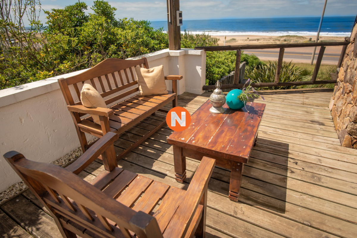 Casa Ref.219923 - Hermosa casa frente al mar en Punta Piedras