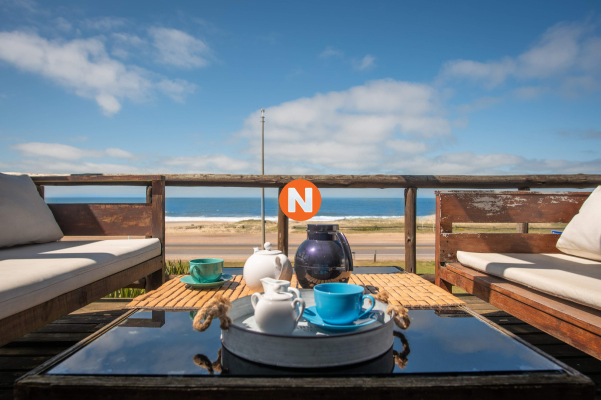 Casa Ref.219923 - Hermosa casa frente al mar en Punta Piedras