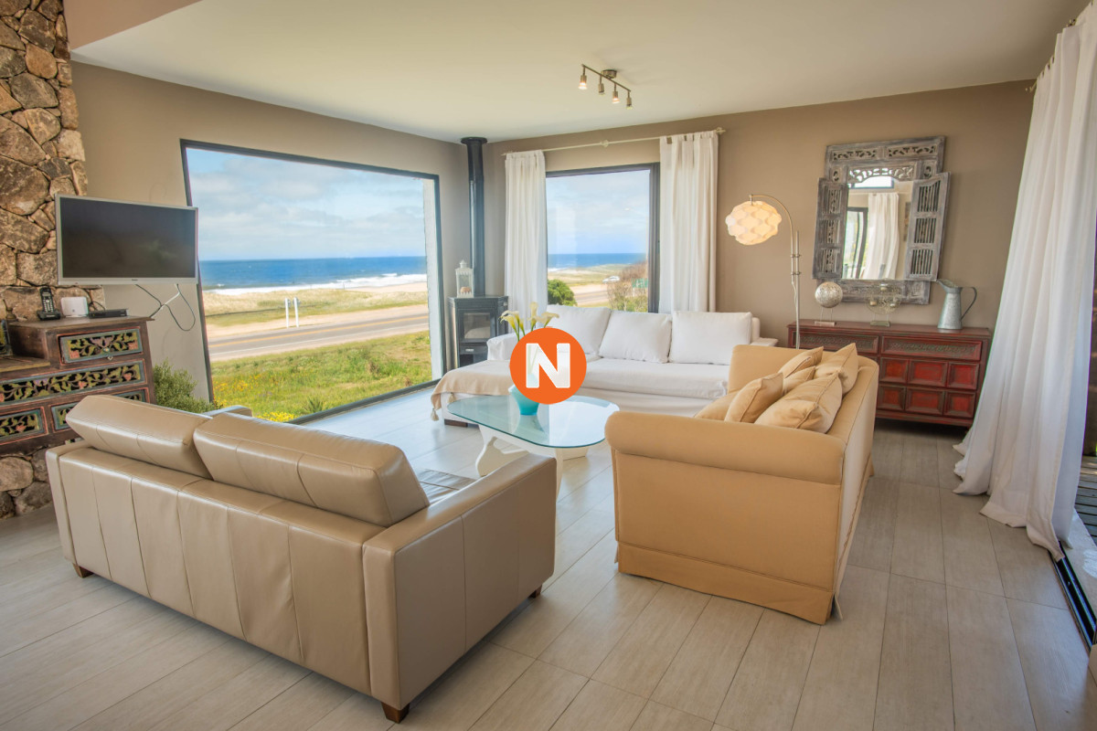 Casa Ref.219923 - Hermosa casa frente al mar en Punta Piedras