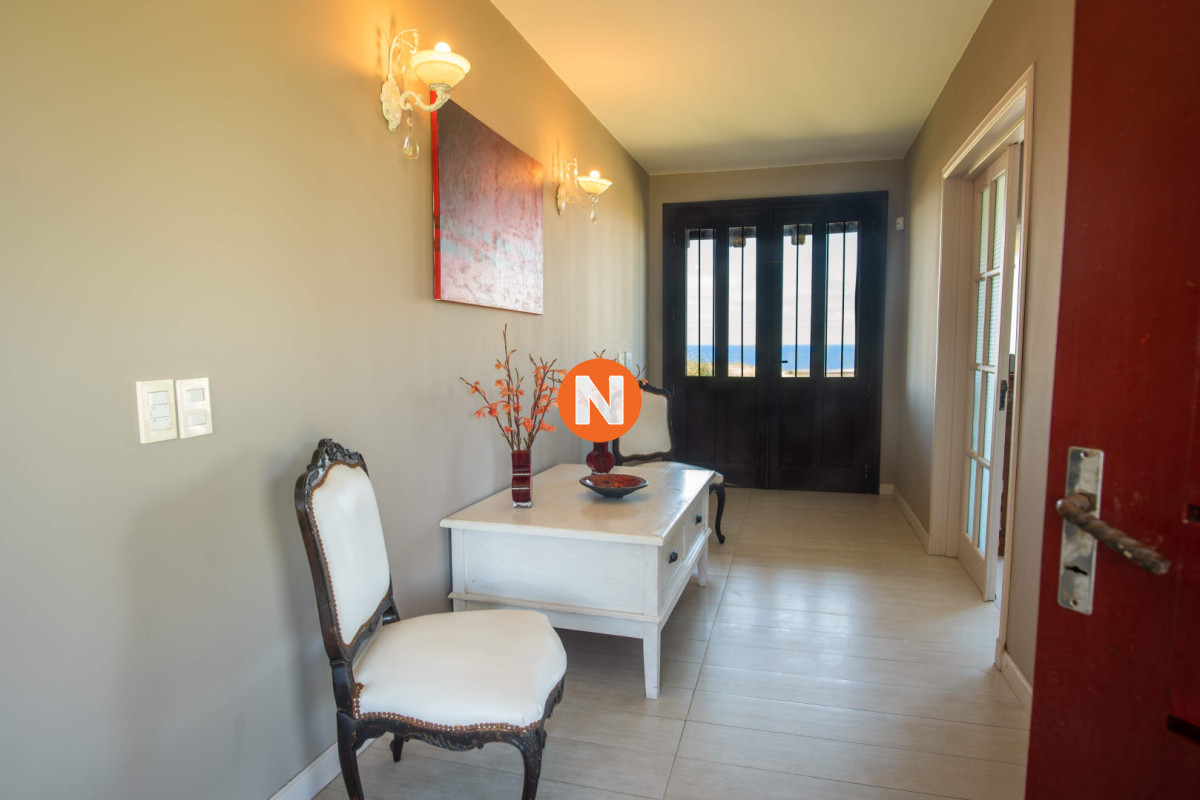 Casa Ref.219923 - Hermosa casa frente al mar en Punta Piedras