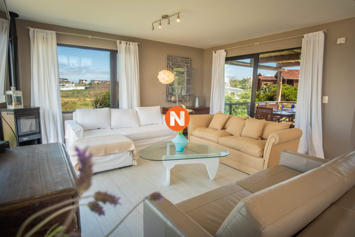 Casa Ref.219923 - Hermosa casa frente al mar en Punta Piedras