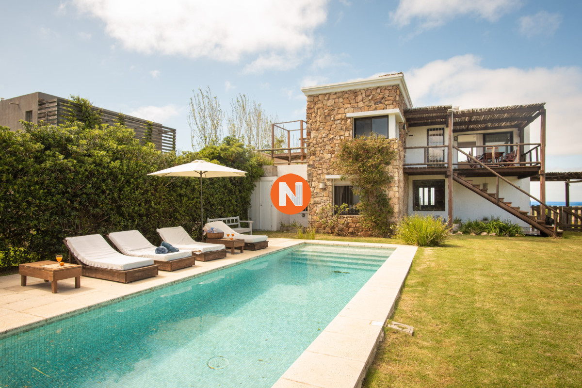 Casa Ref.219923 - Hermosa casa frente al mar en Punta Piedras