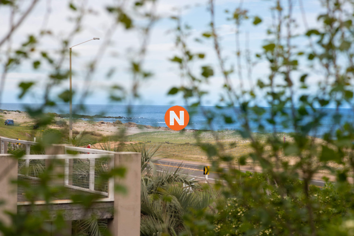 Casa Ref.219923 - Hermosa casa frente al mar en Punta Piedras