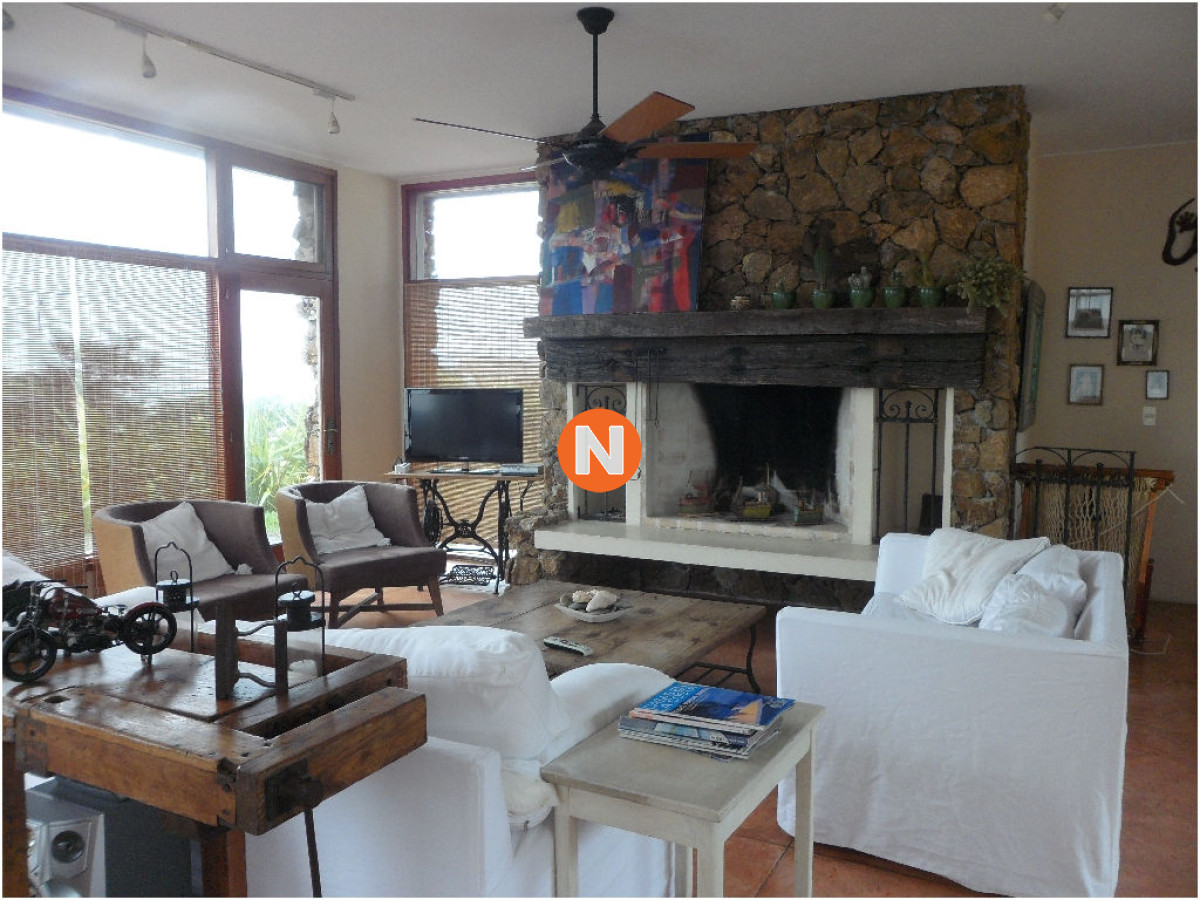 Casa Ref.217024 - Alquiler Espectacular casa en barrio privado Laguna Blanca 4 dormitorios 