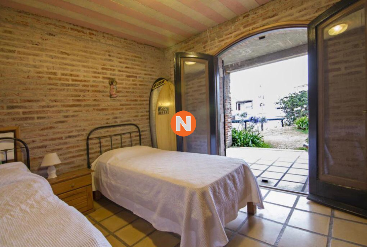 Casa Ref.219407 - Excelente Casa en Manantiales, 4 dormitorios *