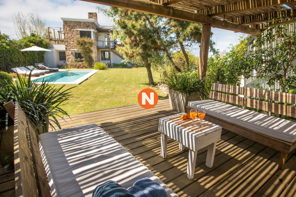 Casa Ref.219923 - Hermosa casa frente al mar en Punta Piedras