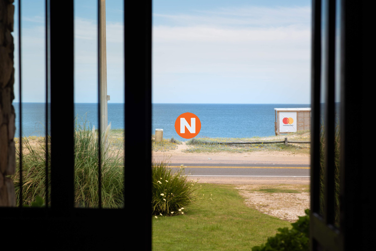 Casa Ref.219923 - Hermosa casa frente al mar en Punta Piedras