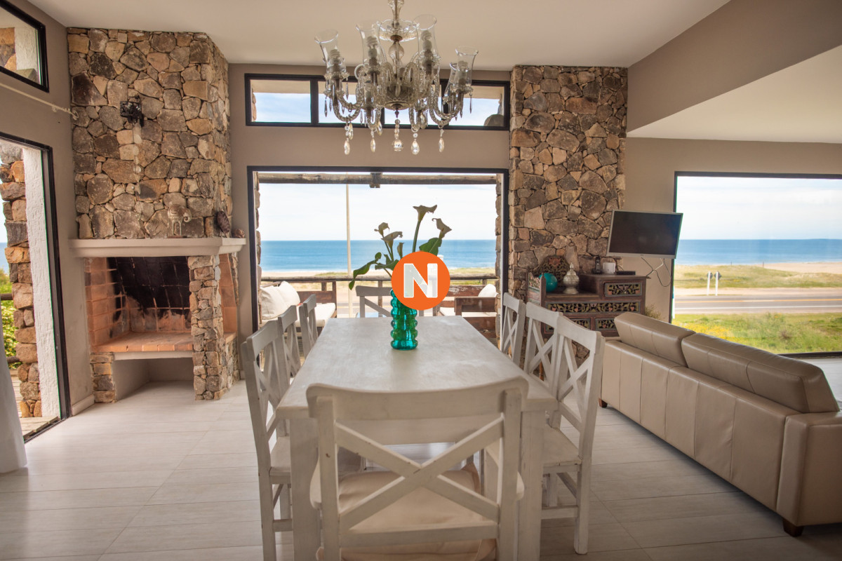 Casa Ref.219923 - Hermosa casa frente al mar en Punta Piedras