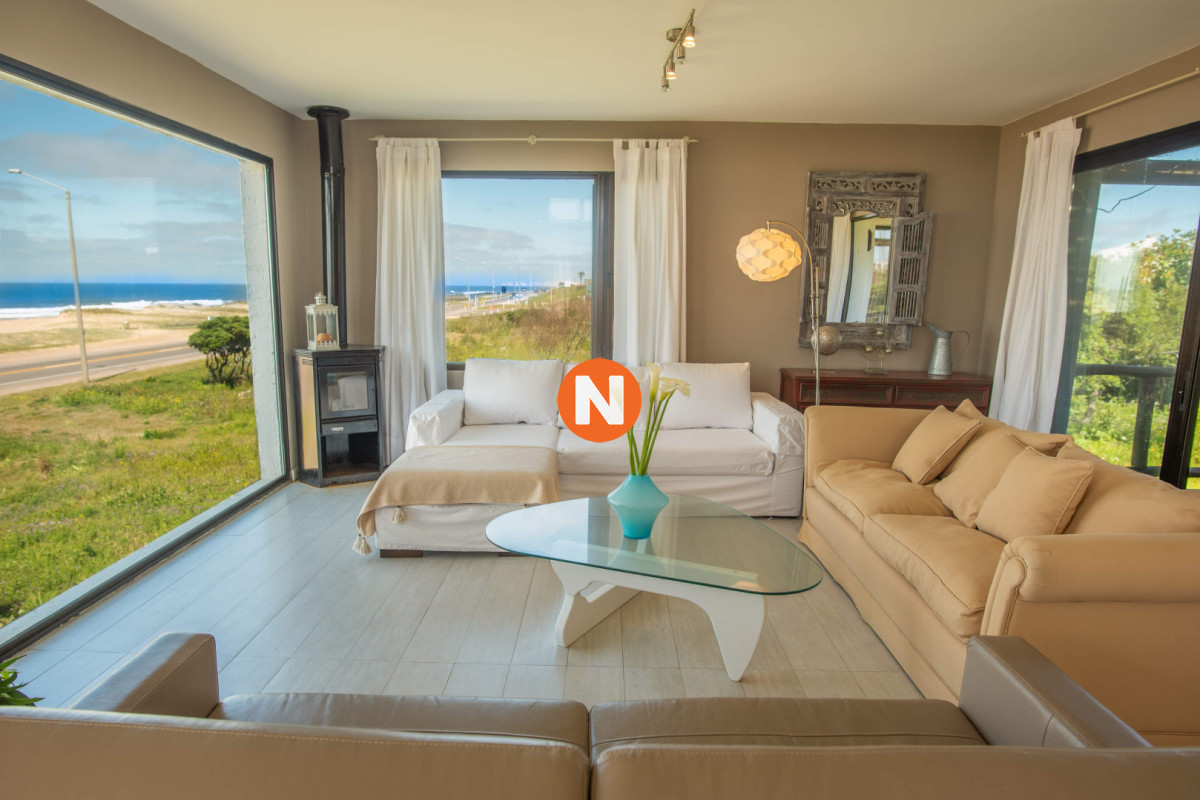 Casa Ref.219923 - Hermosa casa frente al mar en Punta Piedras