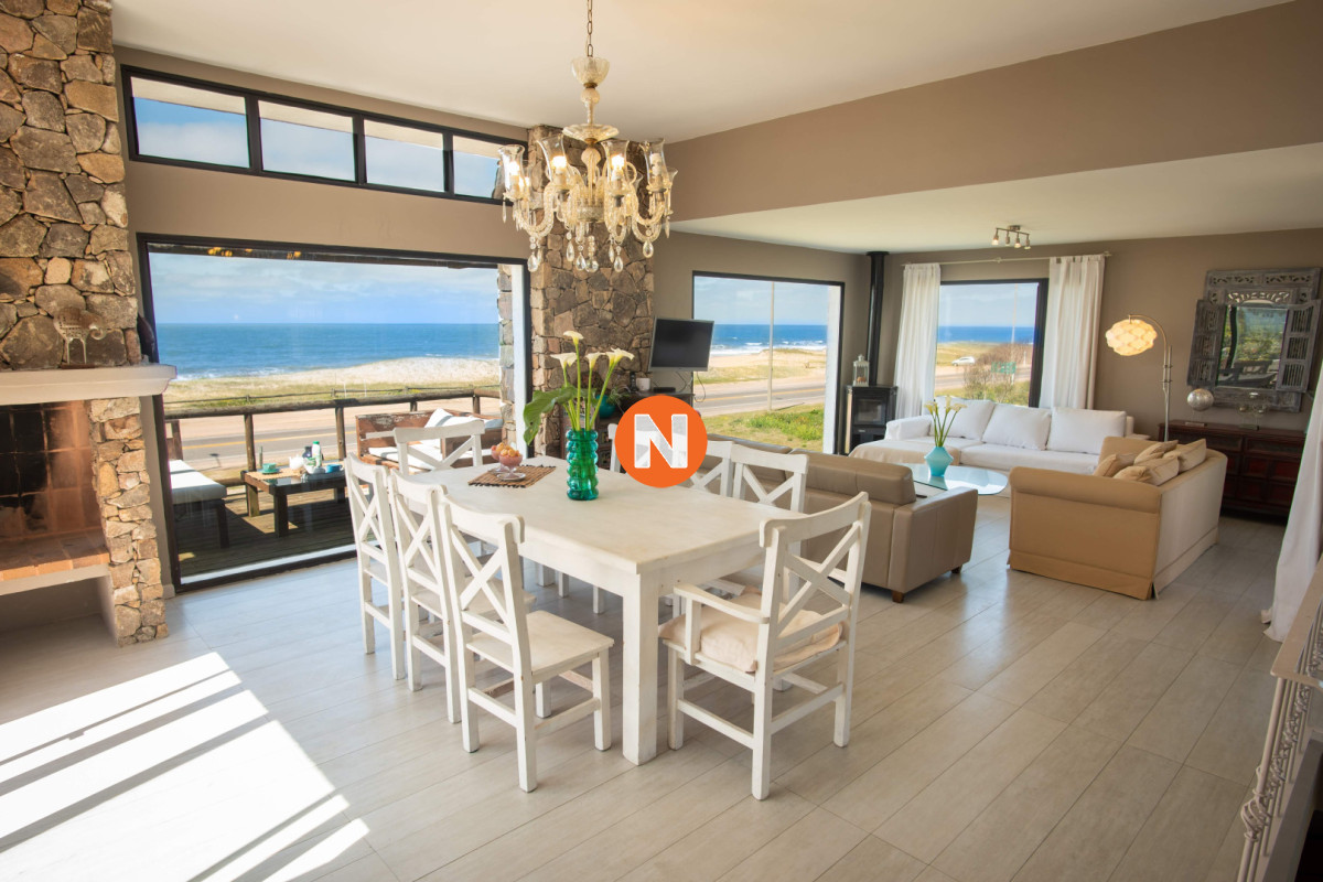 Casa Ref.219923 - Hermosa casa frente al mar en Punta Piedras