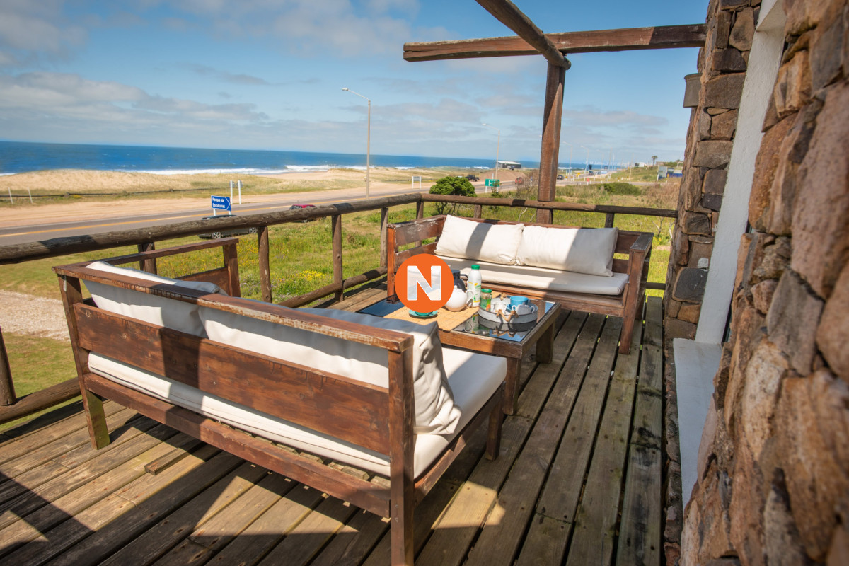 Casa Ref.219923 - Hermosa casa frente al mar en Punta Piedras