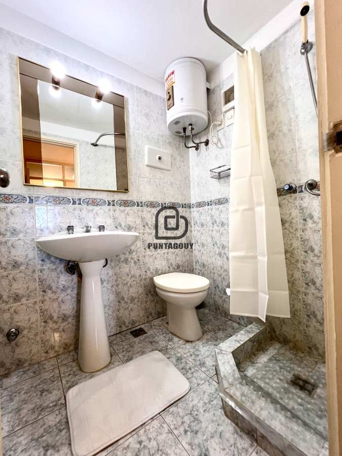Apartamento ID.1832 - Alquiler apartamento 2 dormitorios mas dependencia de servicio en Playa Mansa, Punta del Este 