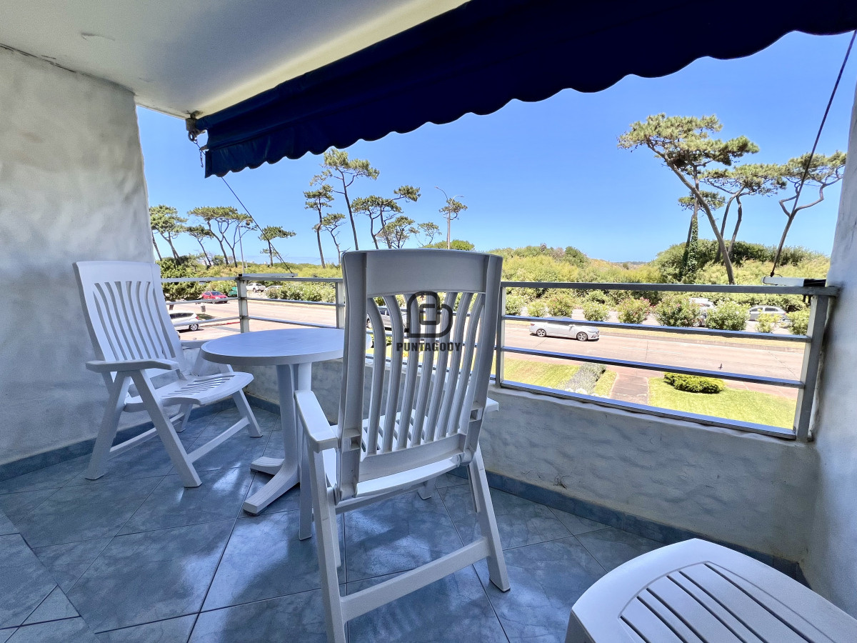 Apartamento ID.1832 - Alquiler apartamento 2 dormitorios mas dependencia de servicio en Playa Mansa, Punta del Este 
