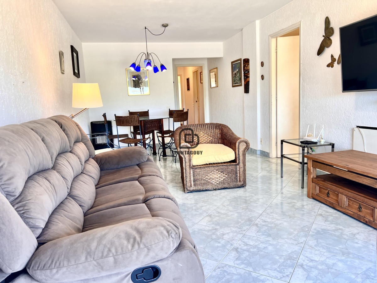 Apartamento ID.1832 - Alquiler apartamento 2 dormitorios mas dependencia de servicio en Playa Mansa, Punta del Este 