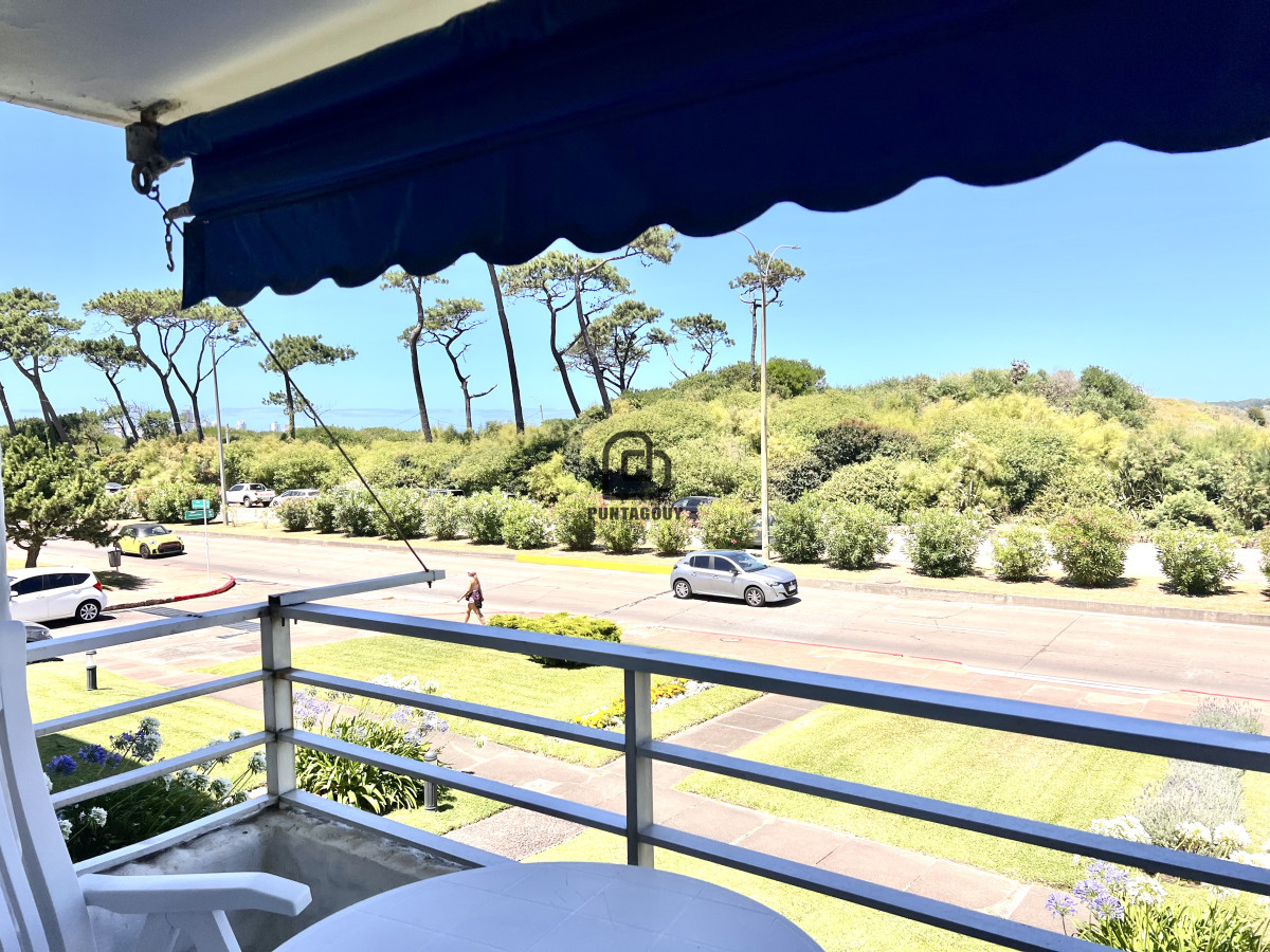 Apartamento ID.1832 - Alquiler apartamento 2 dormitorios mas dependencia de servicio en Playa Mansa, Punta del Este 