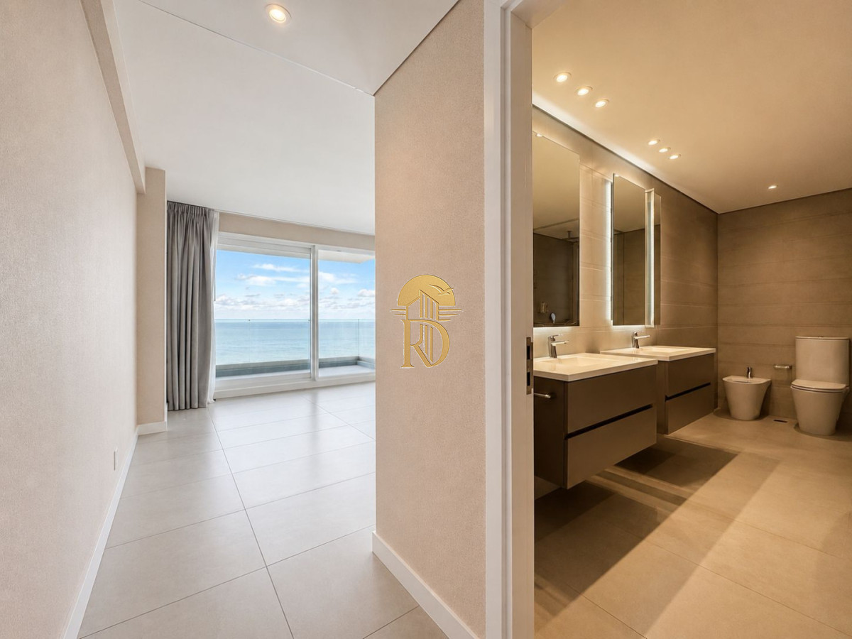 Apartamento en venta de 4 dormitorios  en suite en Le Parc III, Playa Brava Punta del Este. -id-809-13