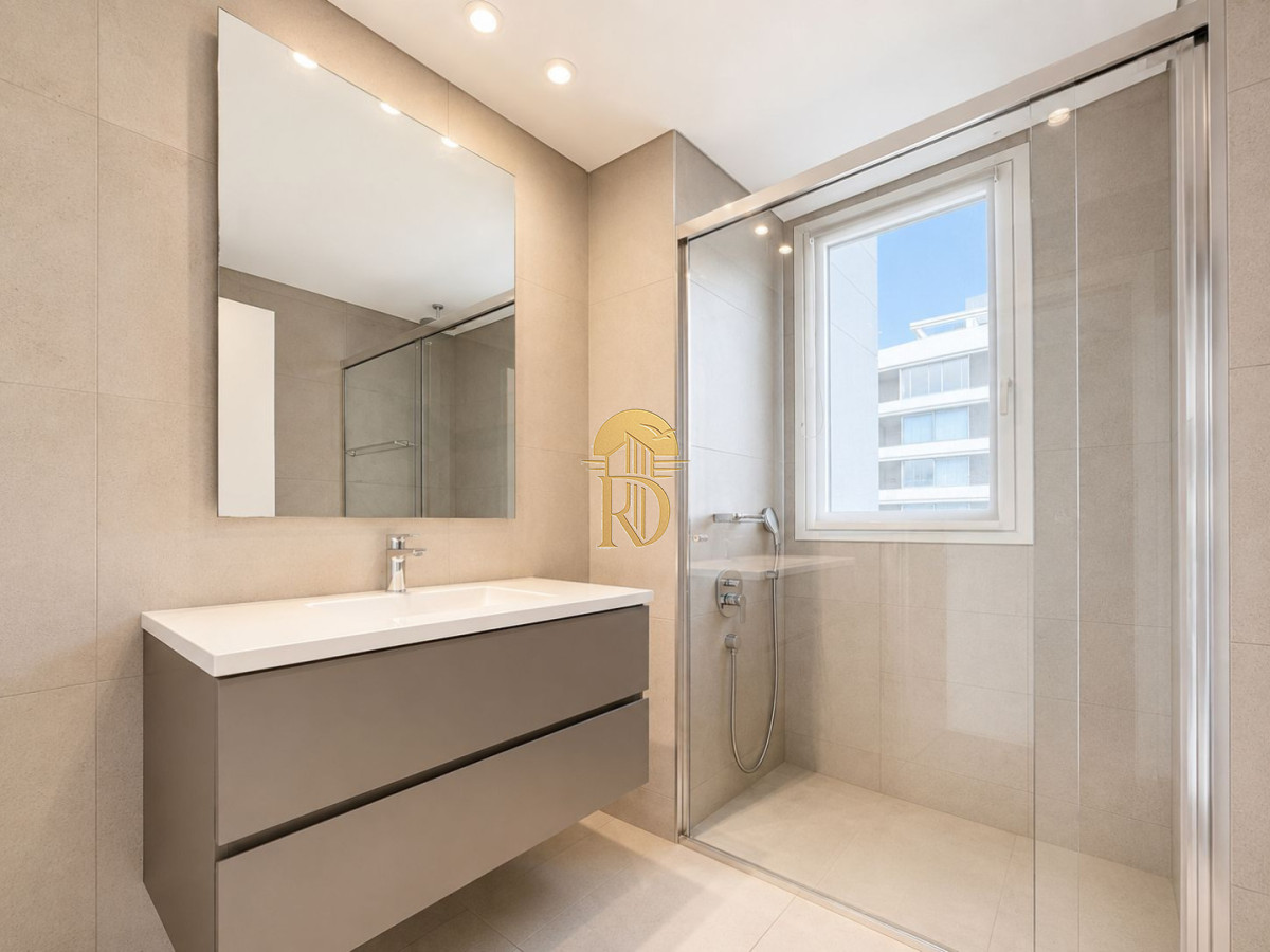 Apartamento en venta de 4 dormitorios  en suite en Le Parc III, Playa Brava Punta del Este. -id-809-23