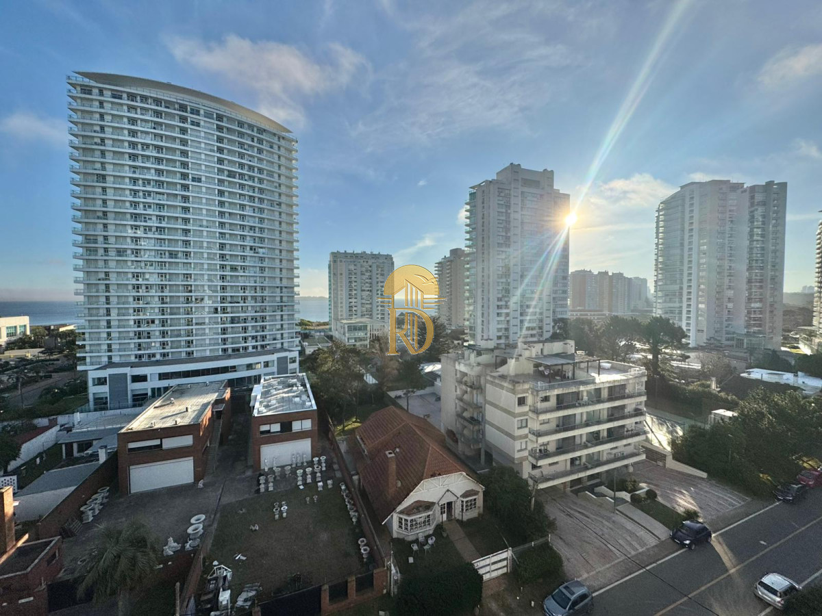 Venta apartamento 2 dormitorios en Playa Mansa, Punta del Este -id-759