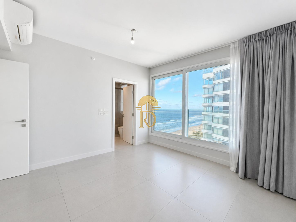 Apartamento en venta de 4 dormitorios  en suite en Le Parc III, Playa Brava Punta del Este. -id-809-17